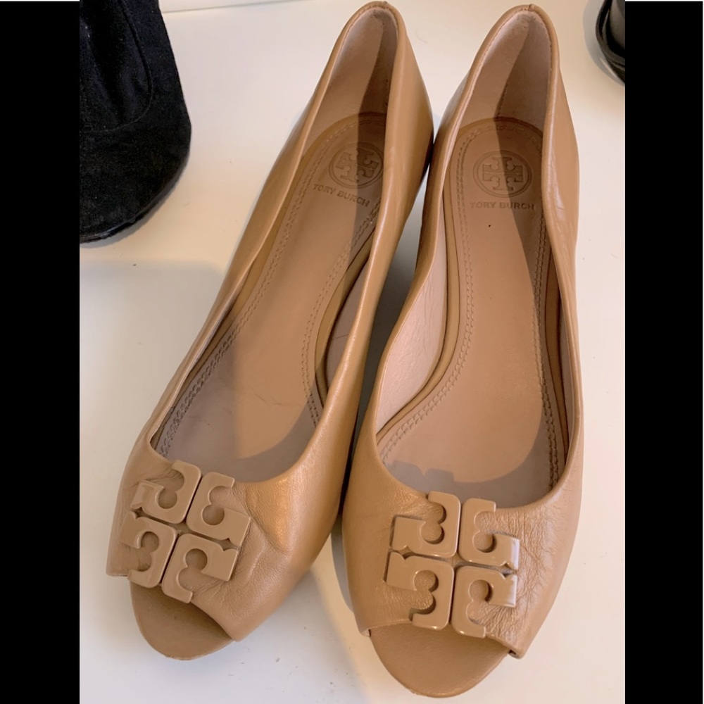 Tory Burch Lowell Peep-Toe Wedge Pump Size 7
